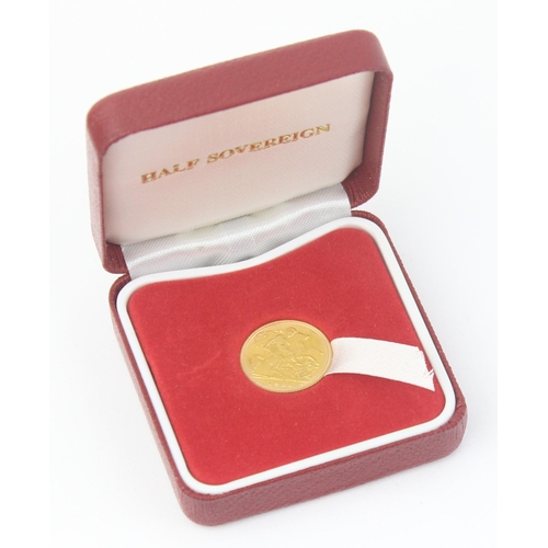 1205 - Gold Coins - Half Sovereign - 1982 Queen Elizabeth II gold coin, with in red box