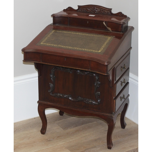 47 - An antique style mahogany davenport writing desk with green leather inset, approx 56cm wide x 55cm d... 