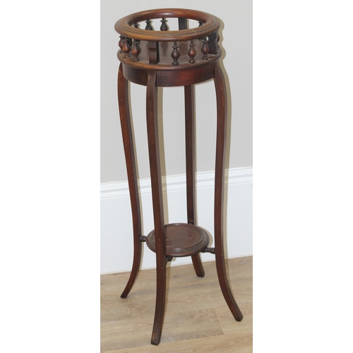 115 - An early 20th century mahogany jardiniere stand with slim legs and turned wooden decoration, approx ... 