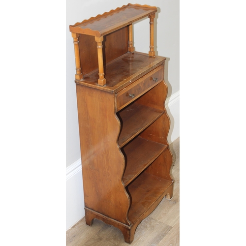 139 - An antique style yew finished waterfall bookcase with pie crust edged top, approx 46cm wide x 28cm d... 