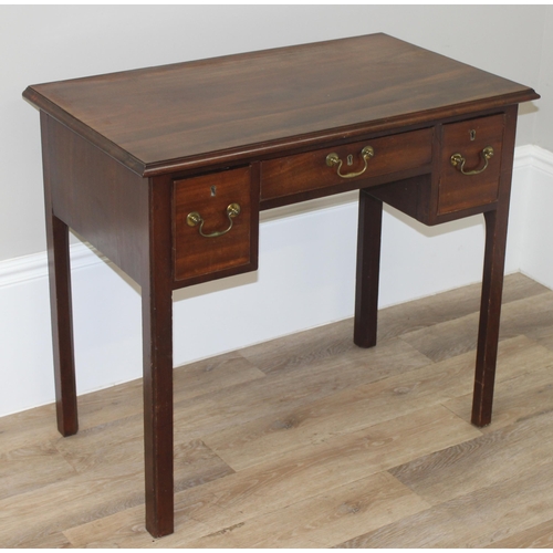 146 - A Georgian mahogany low boy with 3 drawers, approx 86cm wide 50cm deep x 75cm tall