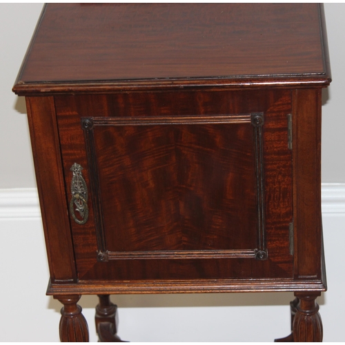 131 - An early 20th century mahogany bedside cabinet or pot cupboard with turned legs and decorative stret... 