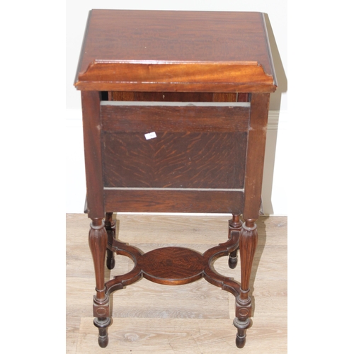 131 - An early 20th century mahogany bedside cabinet or pot cupboard with turned legs and decorative stret... 