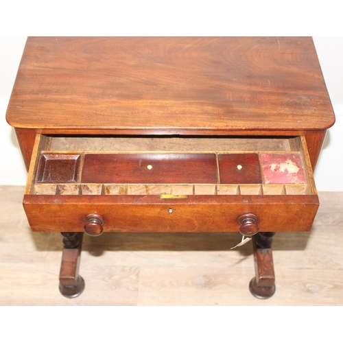 170 - A superb quality Victorian mahogany sewing table with bobbin turned legs and single fitted drawer, w... 