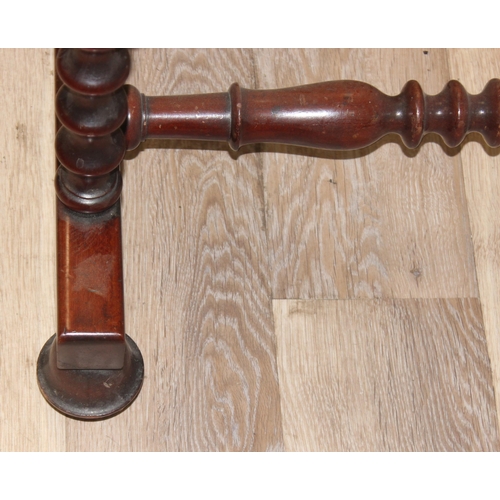 170 - A superb quality Victorian mahogany sewing table with bobbin turned legs and single fitted drawer, w... 