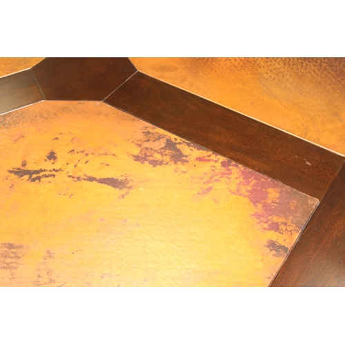 95 - Vintage Art Deco style circular table with pedestal base and hammered copper inlay, approx 152cm W x... 