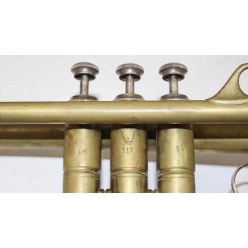 750 - Vintage brass trumpet in hard velvet-lined case