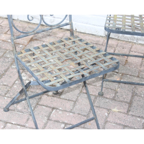 312 - Loose-topped marble garden table with cast iron base and 4 folding mosaic-backed wrought iron garden... 