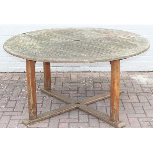 313 - Round teak garden table, 150cm diam x 75cm H