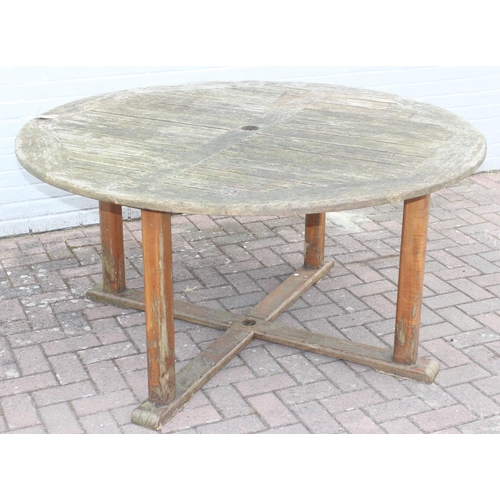 313 - Round teak garden table, 150cm diam x 75cm H