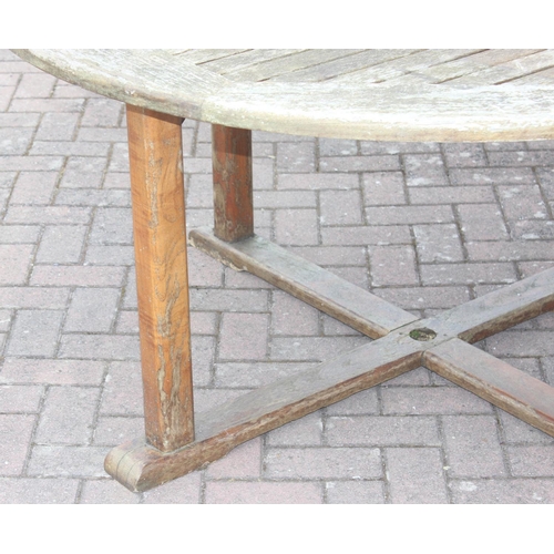 313 - Round teak garden table, 150cm diam x 75cm H