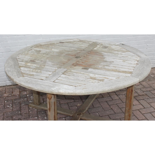 314 - Round teak garden table, 150cm diam x 75cm H