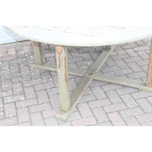 314 - Round teak garden table, 150cm diam x 75cm H