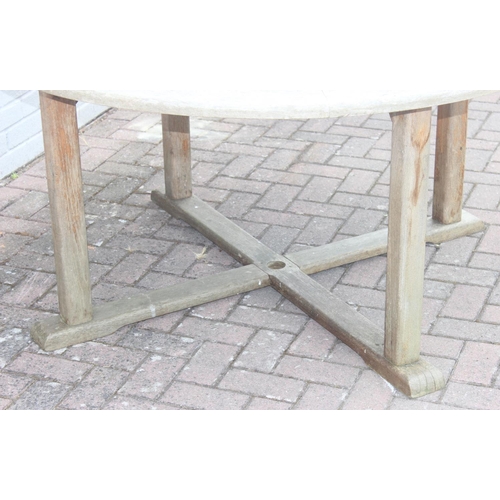 314 - Round teak garden table, 150cm diam x 75cm H