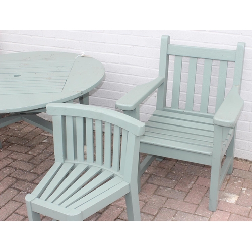 333 - Selection of green painted wooden garden furniture to incl round garden table, long bench, 2 chairs ... 