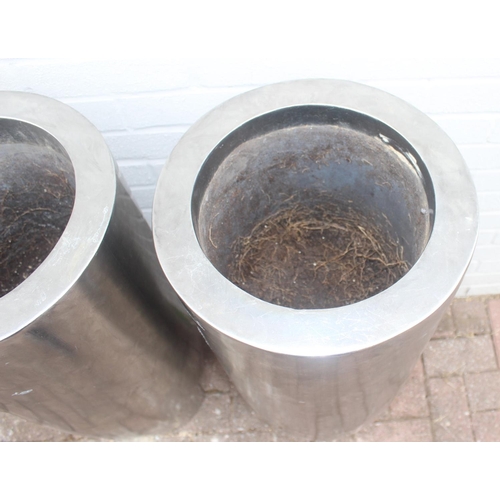 368 - A pair of stainless steel effect garden planters of inverted conical form, each approx 35cm in diame... 