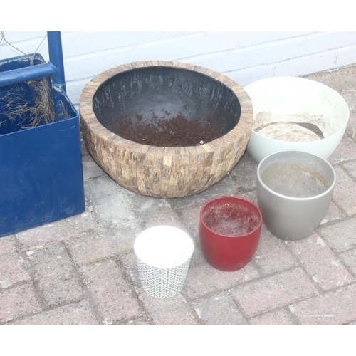 378 - A blue painted planter with wirework trailing plant rack and 5 other smaller planters, one wood effe... 