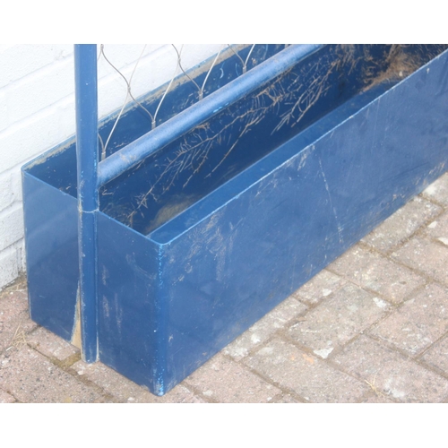 378 - A blue painted planter with wirework trailing plant rack and 5 other smaller planters, one wood effe... 