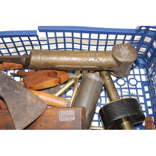 753 - Qty of scientific and other items to incl a boxed set of weights (2g-2kg), vintage boxed periscope s... 