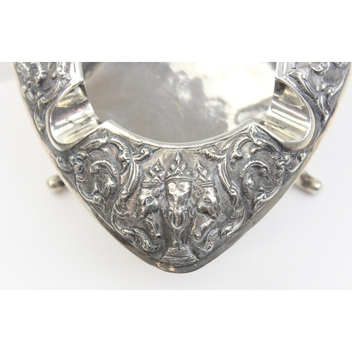 1026 - A vintage Siamese silver ashtray with embossed decoration, approx 10cm wide, marked Siam Sterling an... 