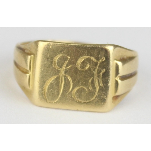 1105 - An 18ct gold signet ring with engraved initials, date letter rubbed but likely late 19th century, ap... 