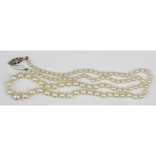 1109 - A vintage pearl necklace with 9ct white gold clasp, marked and XRF confirmed, approx 53cm long, the ... 