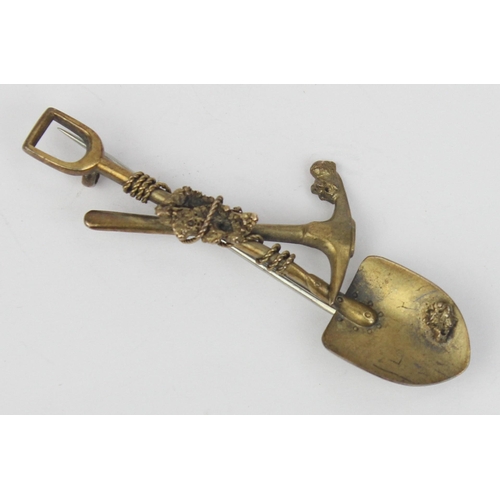 1116 - An early 20th century 18ct gold South African gold prospectors brooch formed as shovel and pick with... 