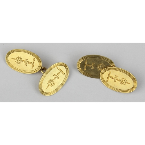 1117 - A pair of 18ct gold oval shaped cufflinks with engraved armorial crest, marked for Birmingham 1899, ... 