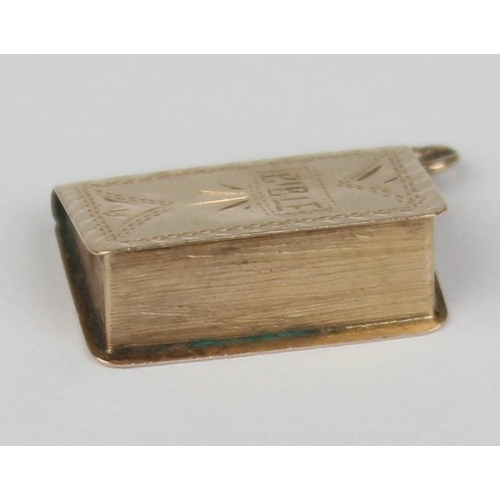 1122 - A vintage 14ct gold bible charm, indistinctly marked but XRF confirmed as 14ct gold, approx 22mm tal... 