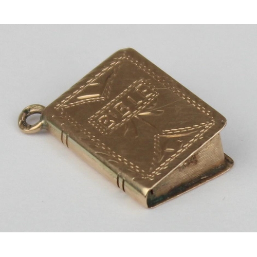 1122 - A vintage 14ct gold bible charm, indistinctly marked but XRF confirmed as 14ct gold, approx 22mm tal... 