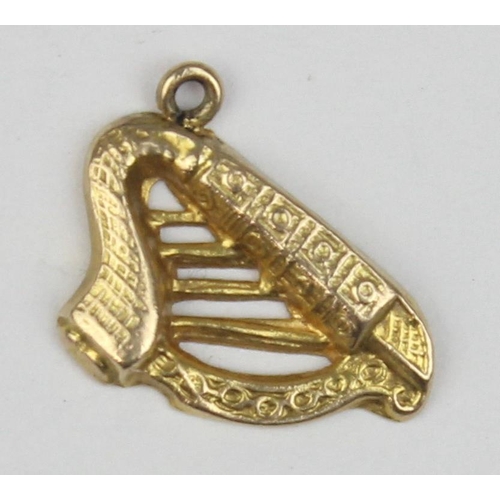 1134 - A vintage 9ct gold pendant or charm formed as an Irish harp, marked and XRF confirmed, approx 0.86g ... 