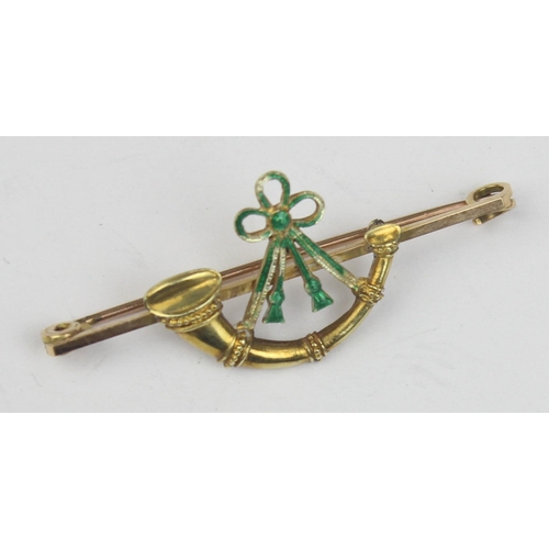 1141 - A WW1 period 15ct gold and green enamel brooch for the Oxford & Bucks Light Infantry, marked 15ct to... 