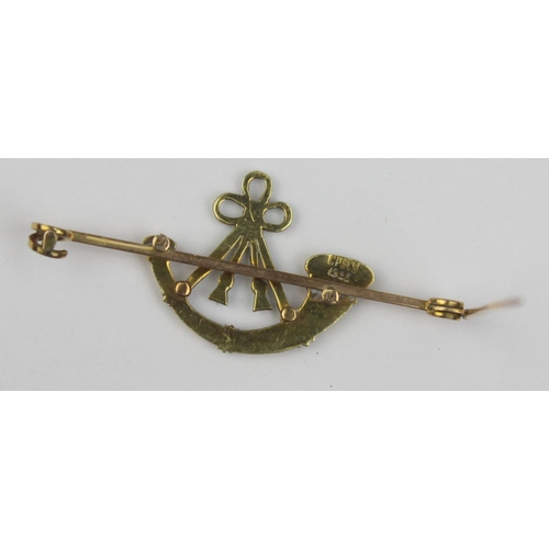 1141 - A WW1 period 15ct gold and green enamel brooch for the Oxford & Bucks Light Infantry, marked 15ct to... 