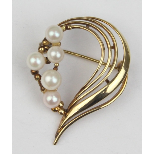 1142 - A retro 9ct gold and pearl brooch, marked and XRF confirmed, approx 32mm wide, approx 3.88g gross