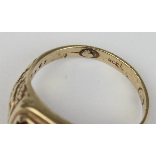 1144 - A vintage 9ct gold signet ring set with large pink stone and engraved shoulders, marked 9ct and XRF ... 