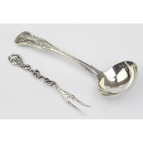 1008 - A heavy cast silver King's pattern ladle, London 1905 by Goldsmith's & Silversmith's Company, and an... 