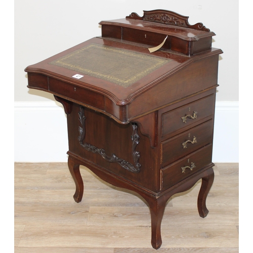 47 - An antique style mahogany davenport writing desk with green leather inset, approx 56cm wide x 55cm d... 