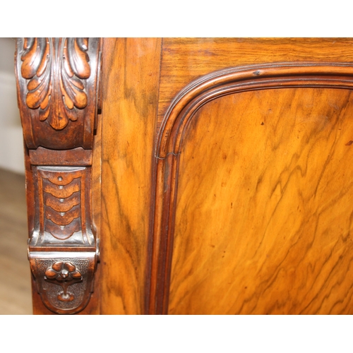 169 - A Victorian mahogany chiffonier or sideboard with mirror shelf and 3 door base, approx 131cm wide x ... 