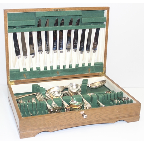 1053 - A vintage oak cased canteen of silver plated cutlery, extensive but harlequin set