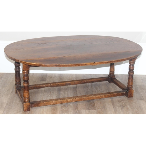 55 - An 18th century style low oak coffee table of wake table form with 2 drop leaves, approx 122cm wide ... 