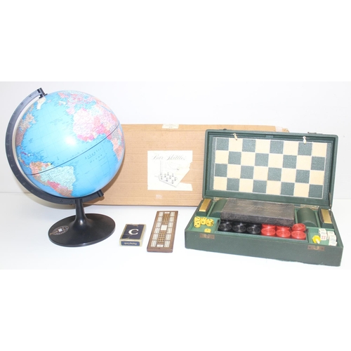 606 - Mixed lot to incl vintage draughts set in box, bar skittles game, cribbage board, globe etc