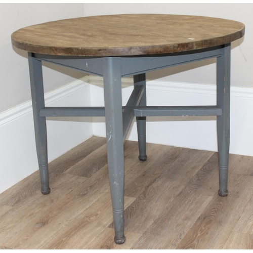 75 - A circular topped pine farmhouse table with grey painted base and scrub top, approx 92cm in diameter... 