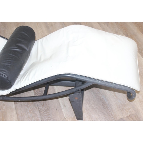 8 - Alivar LC4 chaises longue or lounger with black metal tubular frame and white leather cushion and a ... 