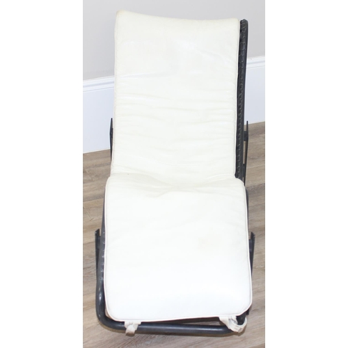 8 - Alivar LC4 chaises longue or lounger with black metal tubular frame and white leather cushion and a ... 