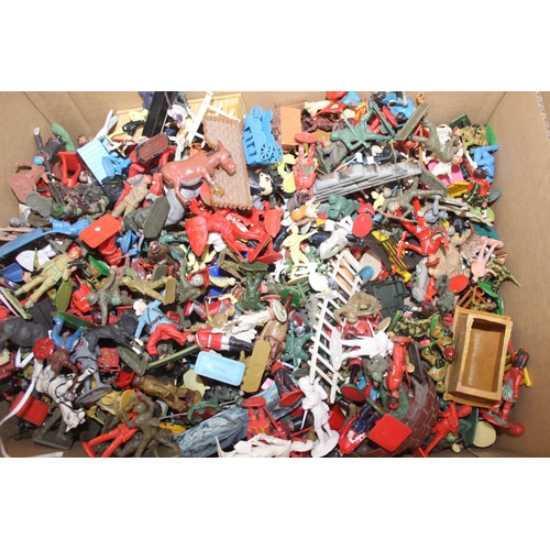 608 - A huge qty of assorted vintage plastic toy figures to inc cowboys and Indians and soldiers, some by ... 