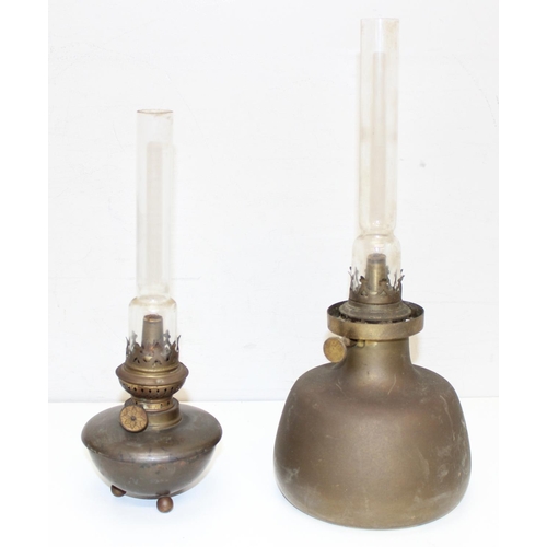 247 - 4 oil lamps to include an Aladdin 23 oil lamp with glass chimney and 3 smaller lamps, largest approx... 