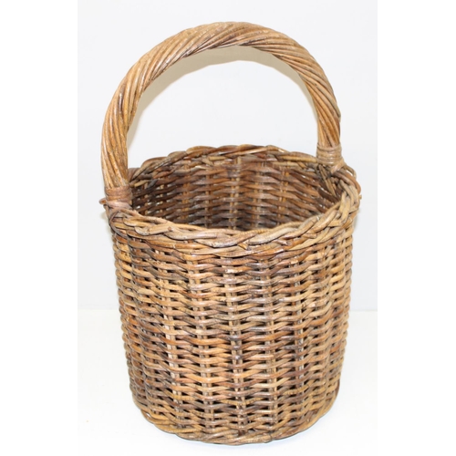 279 - 4 assorted vintage wicker baskets of various designs, the largest approx 60cm wide