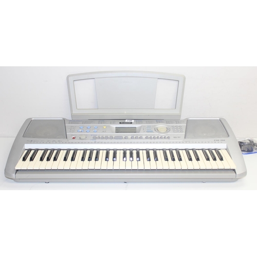 736 - Yamaha PSR-290 keyboard with 2 way speaker system and bass boost system