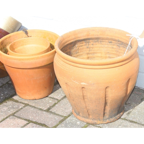 313 - Qty of assorted mixed glazed and unglazed garden and other pots to inc terracotta etc, the large ter... 