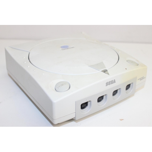 756 - A Sega Dreamcast gaming console  to include keyboard, Sonic Adventure game, 2 control pads and conne... 